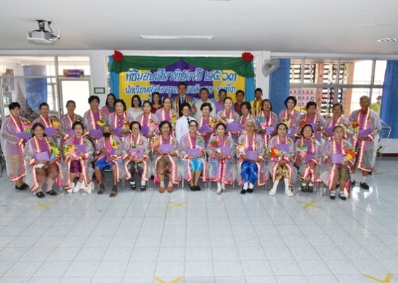 เทศบาลเมืองกำแพงเพชร จัดพิธีมอบใบประกาศเกียรติบัตรให้นักเรียนผู้สูงอายุที่จบการศึกษา ประจำปีการศึกษา 2563