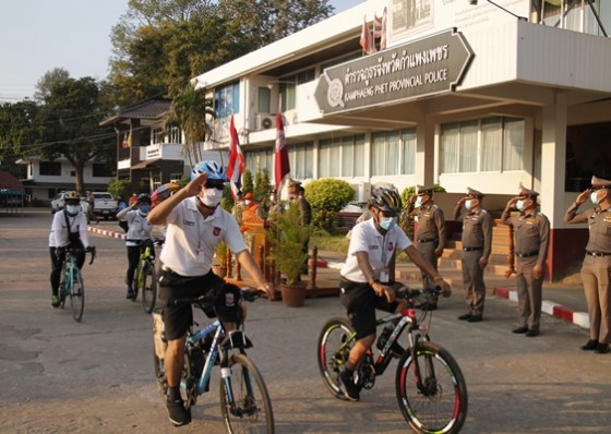 ตำรวจจังหวัดกำแพงเพชร ปล่อยแถวระดมกวาดล้างอาชญากรรมในช่วงเทศกาลวันคริสต์มาสและวันขึ้นปีใหม่ พ.ศ. 2564