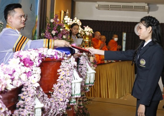 วิทยาลัยเทคนิคกำแพงเพชร มอบใบประกาศนียบัตรให้กับผู้สำเร็จการศึกษาปีการศึกษา 2563