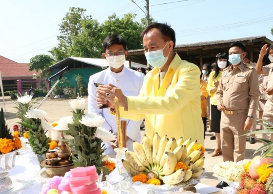 ผอ.สพป.กำแพงเพชร เขต 1 เป็นประธานวางศิลาฤกษ์การก่อสร้างอาคารหอประชุมอเนกประสงค์ 