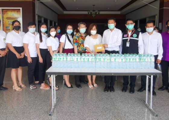 รร.วัดคูยาง มอบเงินสนับสนุนการจัดตั้งโรงพยาบาลสนามอำเภอคลองขลุง