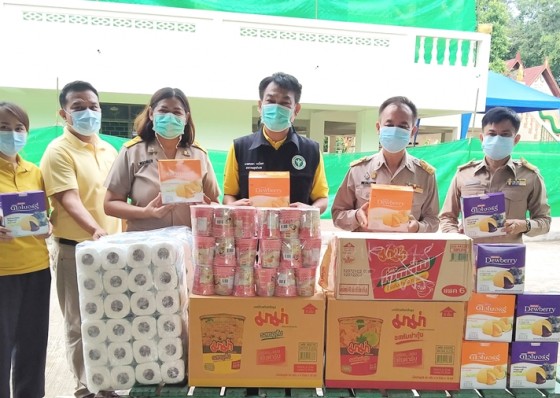 สพป. กำแพงเพชร เขต 1 มอบสิ่งของให้ศูนย์พักคอยผู้ติดเชื้อโควิด-19 