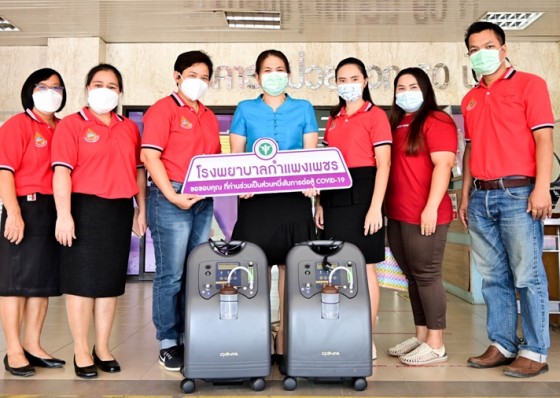 คณะครู และศิษย์เก่าโรงเรียนกำแพงเพชร มอบเครื่องผลิตออกซิเจน ให้โรงพยาบาลกำแพงเพชร