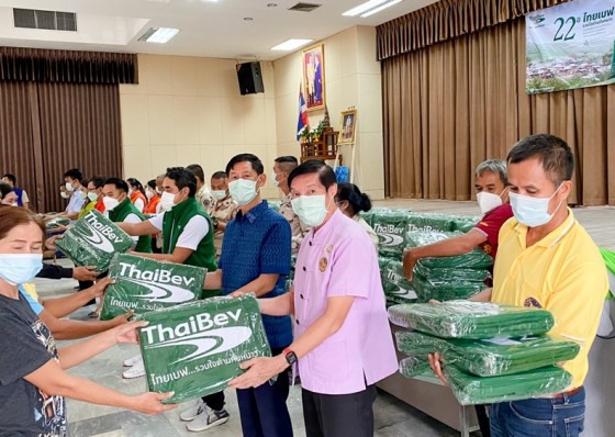 จังหวัดกำแพงเพชร ร่วมกับ บมจ.ไทยเบฟฯ เดินหน้ามอบผ้าห่มกันหนาว(อำเภอเมือง)