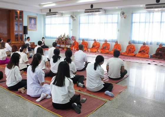 อบต.ท่าขุนราม ทำบุญเลี้ยงเพลพระ เนื่องในวันท้องถิ่นไทย