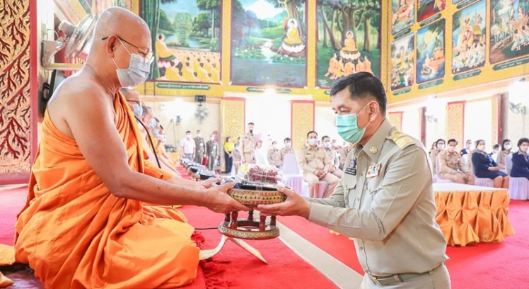 ผวจ.กำแพงเพชร  ถวายภัตตาหารเพล​และสิ่งของพระราชทาน​ ในการสอบบาลีสนามหลวง​ ประจำปี​ 2564