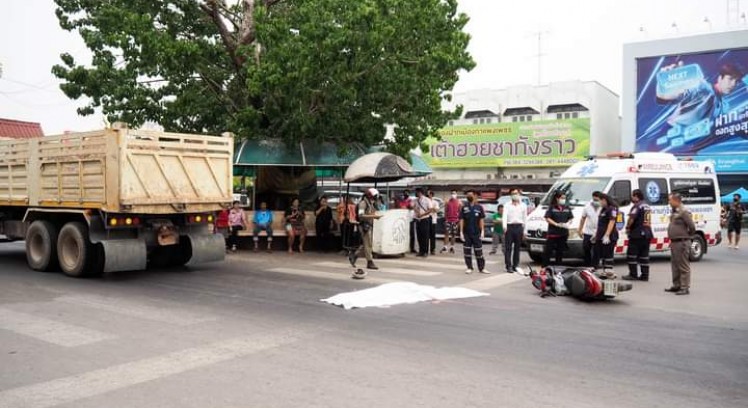 ข้าราชการครูถูกรถบรรทุก 10 ล้อเหยียบทับเละ