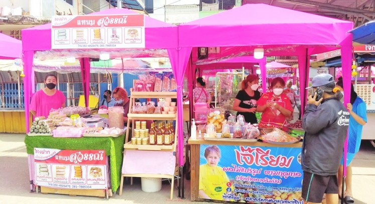 กลุ่มพ่อค้าแม่ค้าตลาดริมปิง เปลี่ยนสถานที่ขายของใหม่ ฝากลูกค้าขาประจำตามไปอุดหนุน