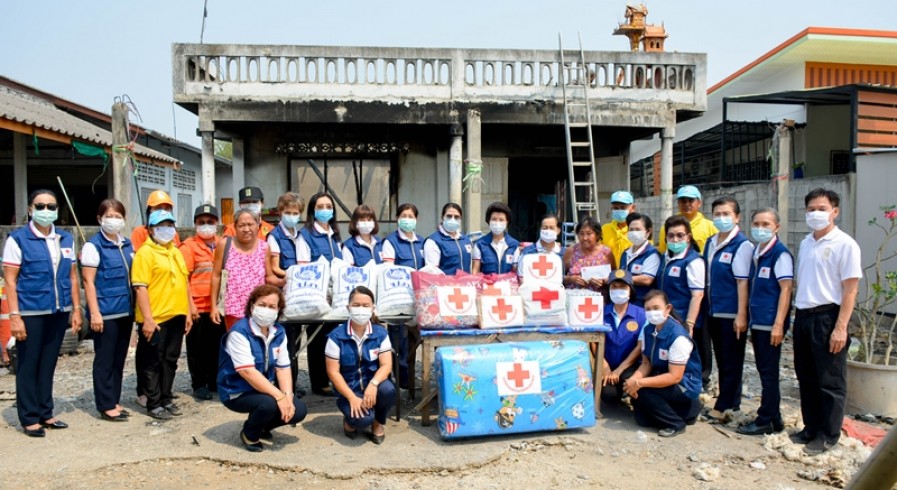 เหล่ากาชาดจังหวัดกำแพงเพชร ลงพื้นที่เยี่ยมเยียนและให้กำลังใจครอบครัวผู้ประสบอัคคีภัย