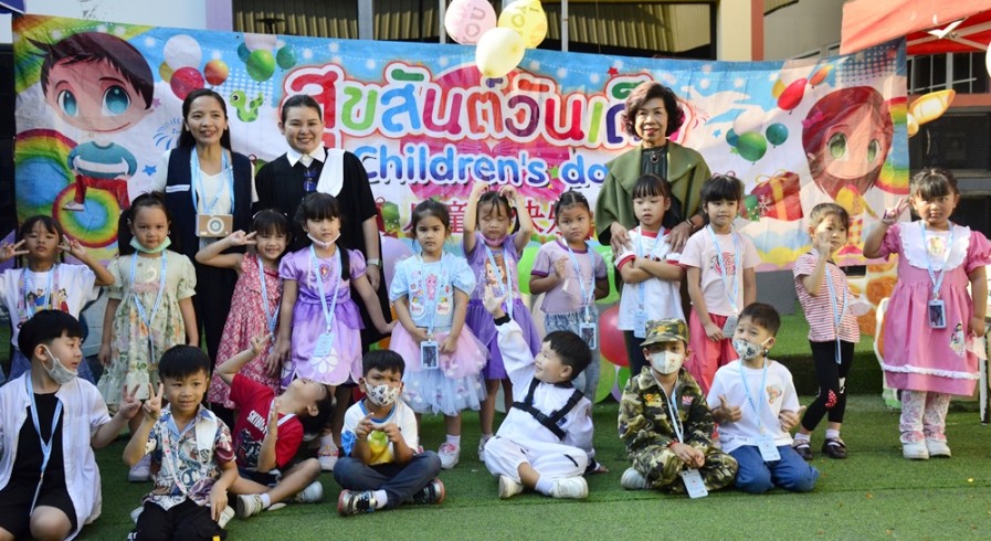 โรงเรียนเตรียมนนาชาติภู่ขจรจัดงานวันเด็กให้นักเรียนสนุกสนานกันมีฐานให้ความรู้ความสนุกพร้อมมอบของขวัญของรางวัลกับเด็กๆ 